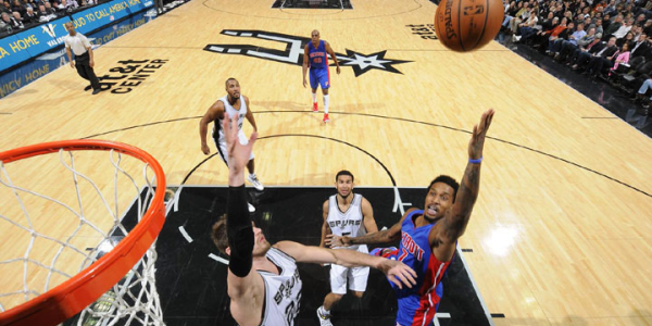 Detroit son şampiyonu devirdi