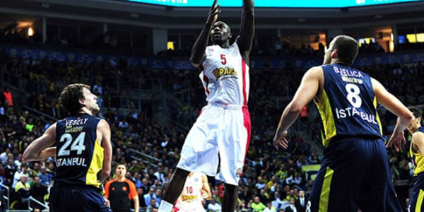 F.Bahçe evinde yenildi