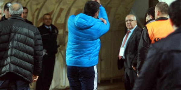 Ümit Özat’tan şok hareket!