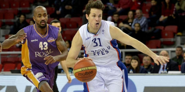 Anadolu Efes, Royal Halı'ya acımadı!