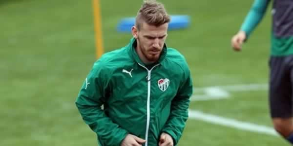 Arena'da Serdar Aziz kıskacı 