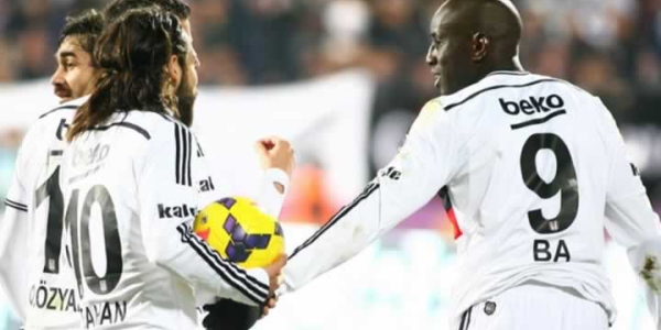 Demba Ba rekora koşuyor!