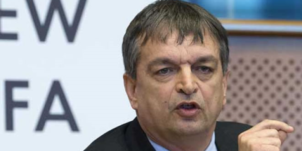 Champagne adaylıktan çekildi