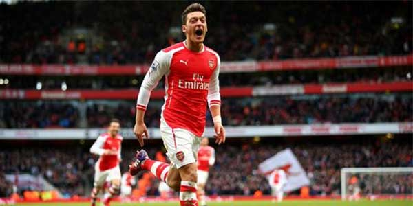 Mesut'u göklere çıkardılar!