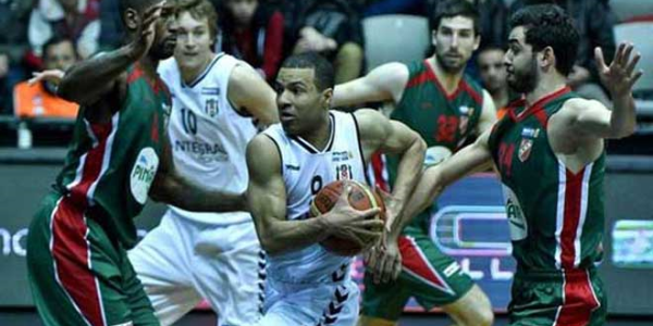 Karşıyaka liderlik için sahada