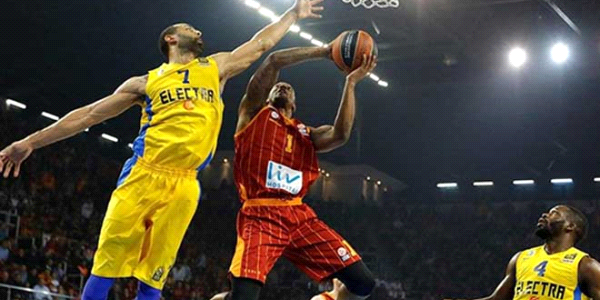 Aslan son saniyede yıkıldı!