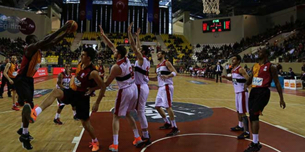 Aslan deplasmanda kayıp!