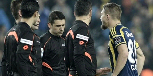 'Hakemin yüzüne küfür...'