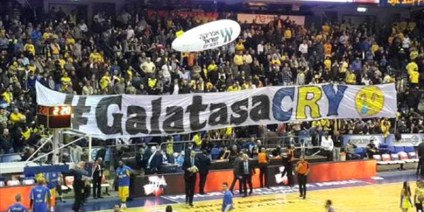 İsrail'de G.Saray'a çirkin pankart
