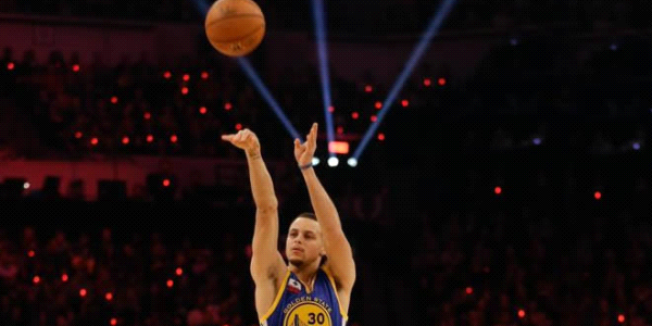 Curry rekor kırarak şampiyon!