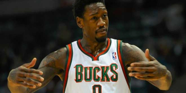 Milwaukee, Sanders'ı gönderdi 