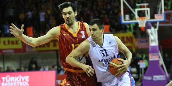 Heurtel Efes'i yarı finale taşıdı