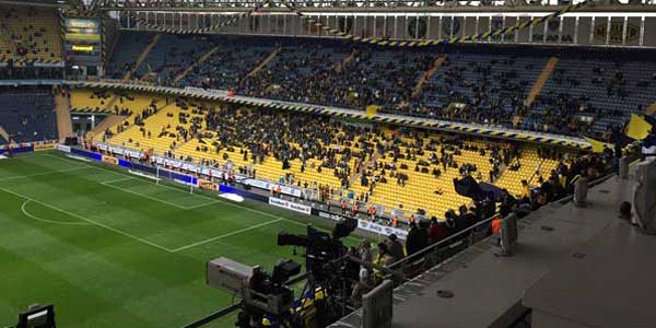 G.Saray'a 'Emel Sayın'lı gönderme 