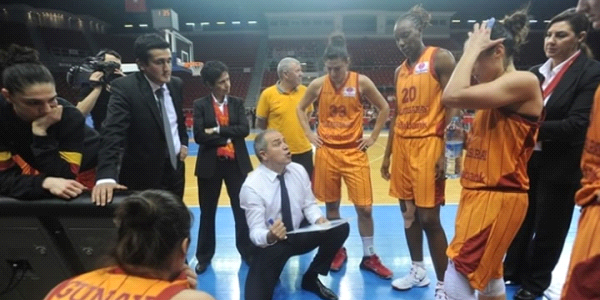Aslan zirveyi bırakmadı 