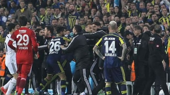 Kadıköy'de gözden kaçan o yumruklaşma