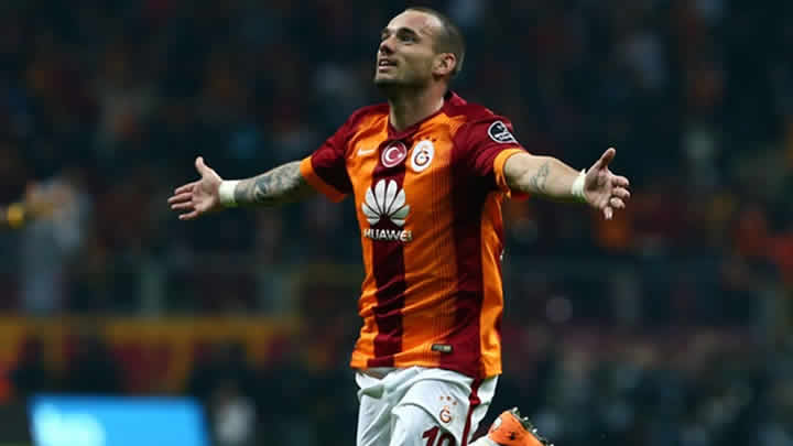 Sneijder ilk kazandığı parayla...