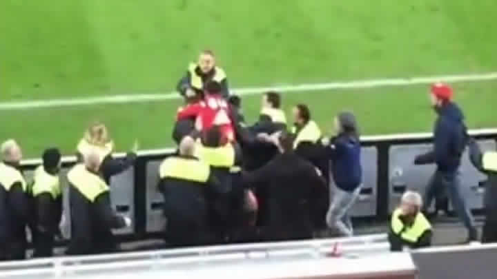 Beklenen oldu! O futbolcu gönderildi