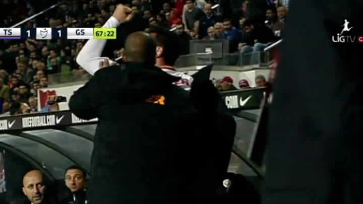 Burak'tan olay hareket! 