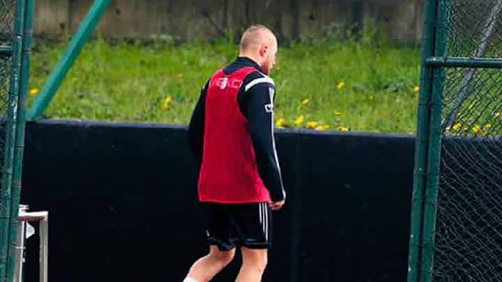 Gökhan Töre sahayı terk etti!