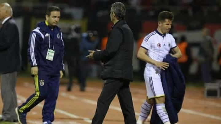 Emre'den şok tepki! Yere fırlattı...