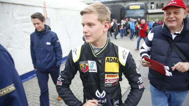 Jr.Schumacher'den ilk zafer 