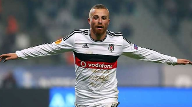 Beşiktaş resmen direkten dönmüş!
