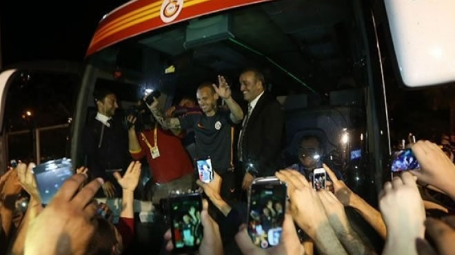Havalimanında Galatasaray krizi!