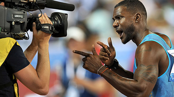Gatlin rekorla başladı
