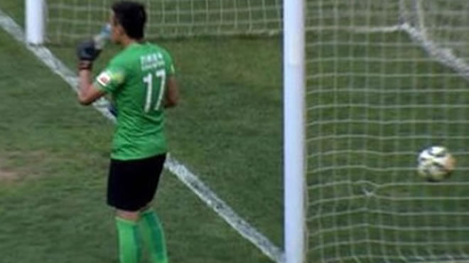 Su içerken gol yedi!