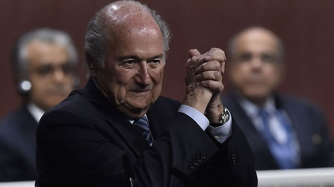 Blatter bombaladı