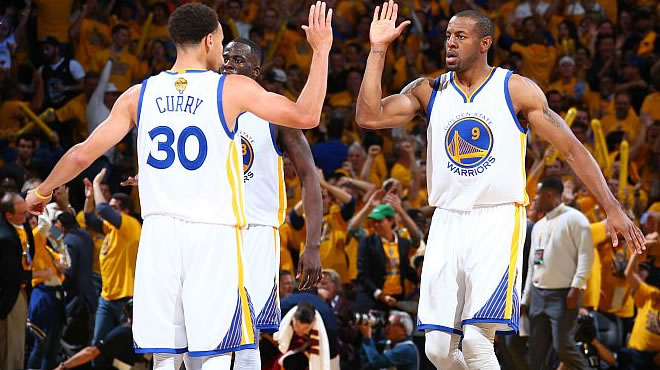Warriors King James‘i devirdi!