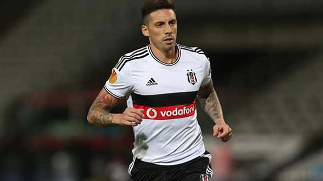 Jose Sosa'ya yakın mercek!