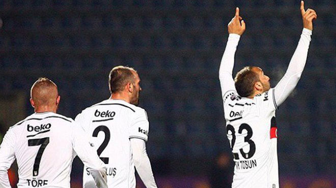 Cenk Tosun 'diken' üstünde