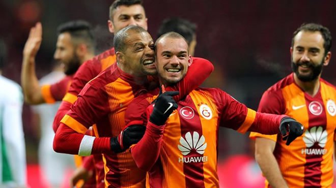 Melo‘nun alternatifini Sneijder buldu!