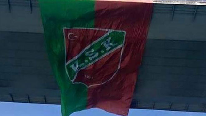 Karşıyaka bayrağı Boğaziçi Köprüsü'nde