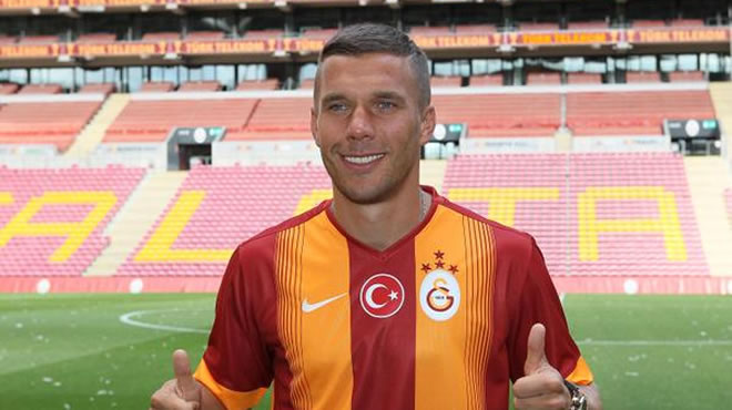 Lukas Podolski kampa katılıyor