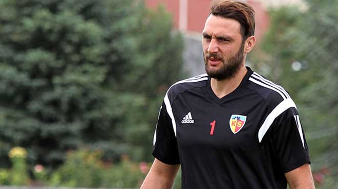Üç futbolcu istedi!