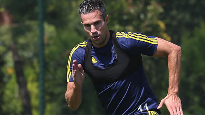 Van Persie takımdan ayrı çalıştı