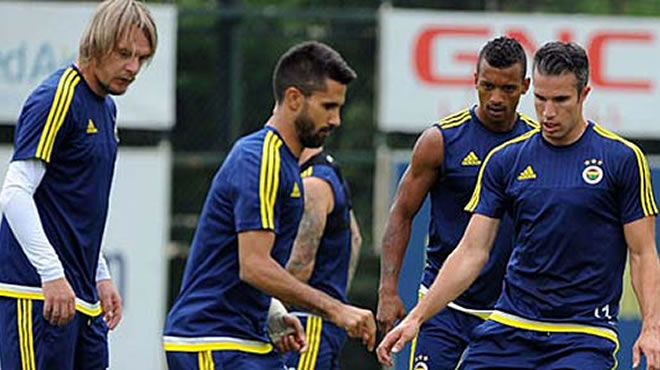 Robin Van Persie takımla çalıştı