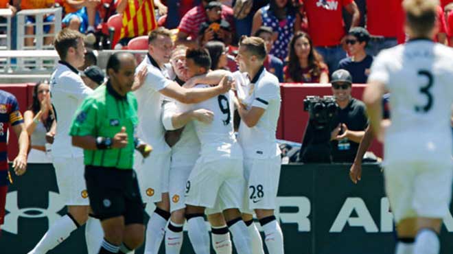 Manchester United, Barcelona'yı devirdi!