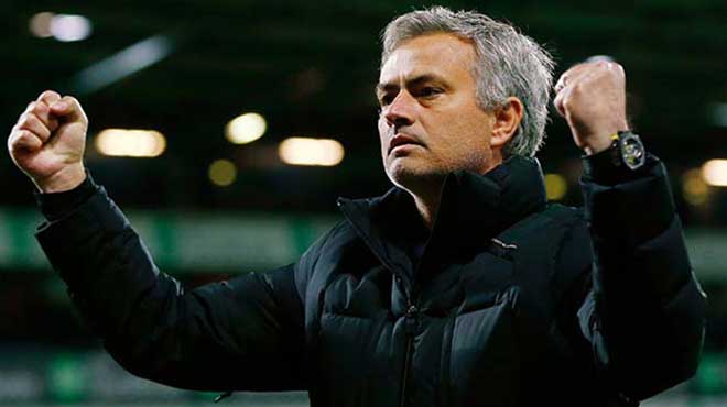 Mourinho, Benitez’in eşine çattı!