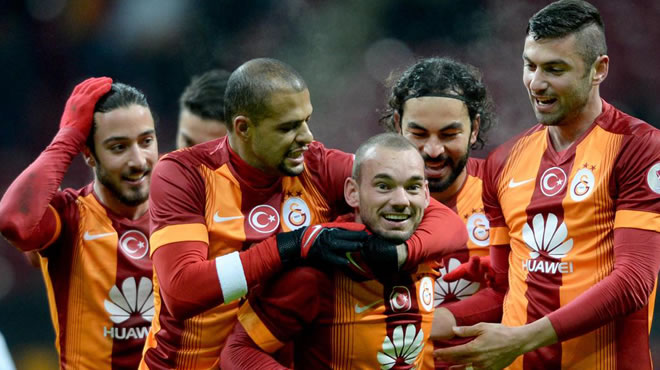 Galatasaray‘da yıldız futbolcu kadro dışı!