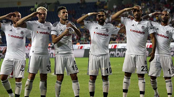 Beşiktaşlı futbolculardan asker selamı