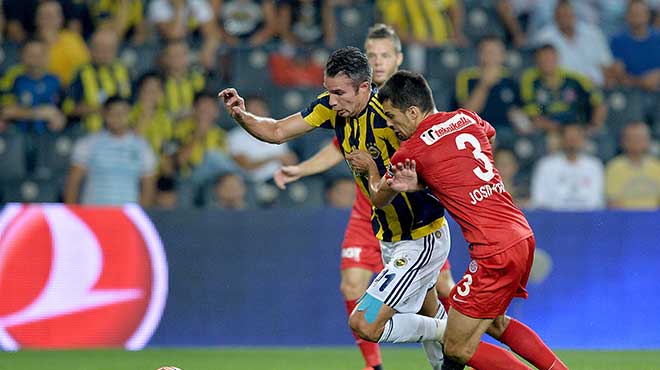 FLAŞ! Van Persie'yi şok eden karar!