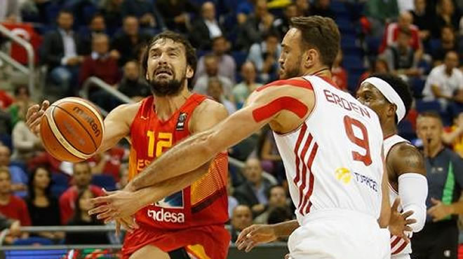 Türkiye: 77 - İspanya: 104