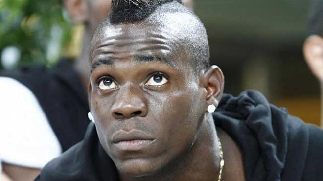 Balotelli yine yaptı yapacağını