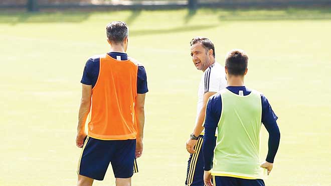 Pereira‘dan Persie‘ye sıcak temas