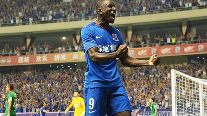 Demba Ba bayramı öyle bir fotoğrafla kutladı ki!