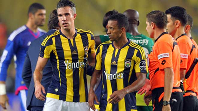 Pereira elini uzattı, Van Persie…