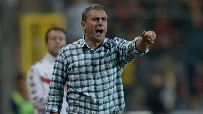 Hamzaoğlu: Top eline çarpıyor, gördüm!